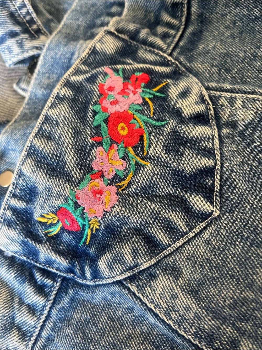 EZ Spirit Vintage embroidered denim jacket - Picture 3 of 7
